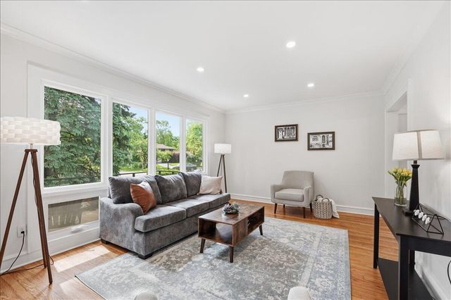 7531 N Lake DRIVE, Fox Point, WI 53217