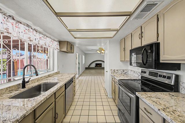 4557 W COLUMBINE Drive, Glendale, AZ 85304