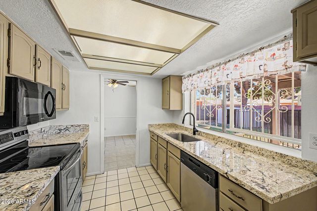 4557 W COLUMBINE Drive, Glendale, AZ 85304