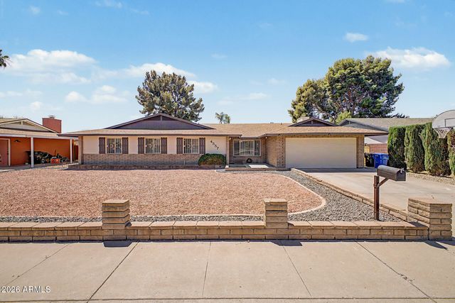 4557 W COLUMBINE Drive, Glendale, AZ 85304