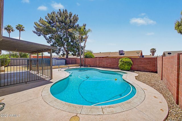 4557 W COLUMBINE Drive, Glendale, AZ 85304