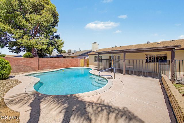 4557 W COLUMBINE Drive, Glendale, AZ 85304