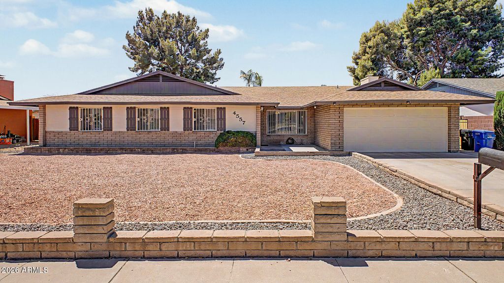 4557 W COLUMBINE Drive, Glendale, AZ 85304