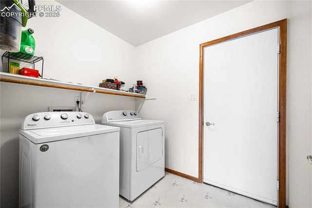 441 S Oak Creek Drive, Pueblo, CO 81007