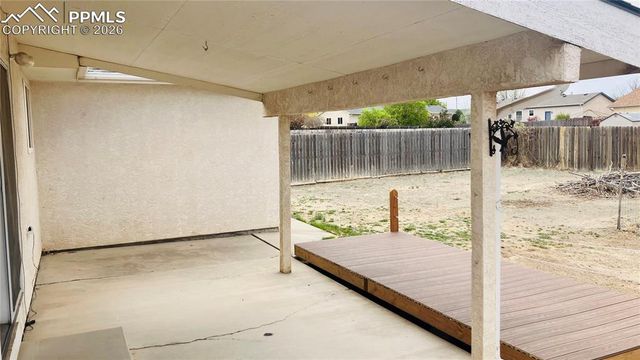 441 S Oak Creek Drive, Pueblo, CO 81007
