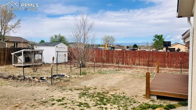 441 S Oak Creek Drive, Pueblo, CO 81007