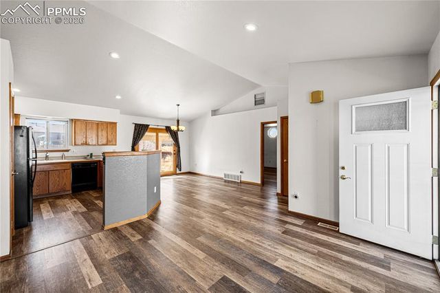 441 S Oak Creek Drive, Pueblo, CO 81007