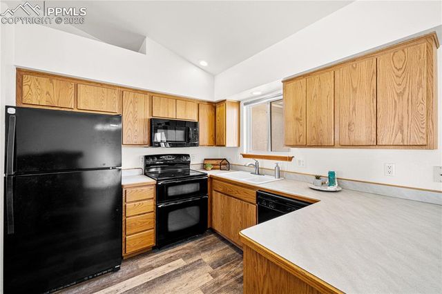 441 S Oak Creek Drive, Pueblo, CO 81007
