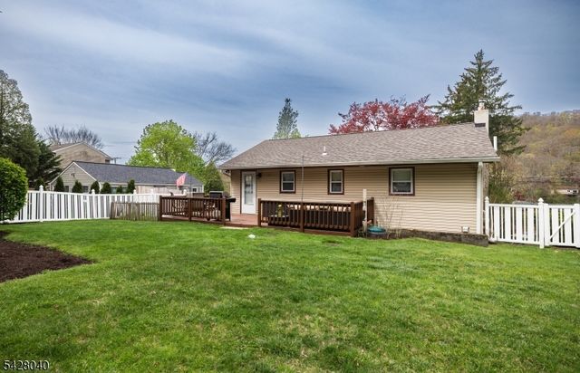 27 E Shore Trl, Hardyston Twp., NJ 07460