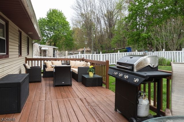 27 E Shore Trl, Hardyston Twp., NJ 07460