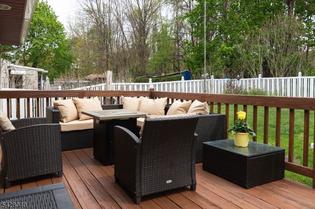 27 E Shore Trl, Hardyston Twp., NJ 07460