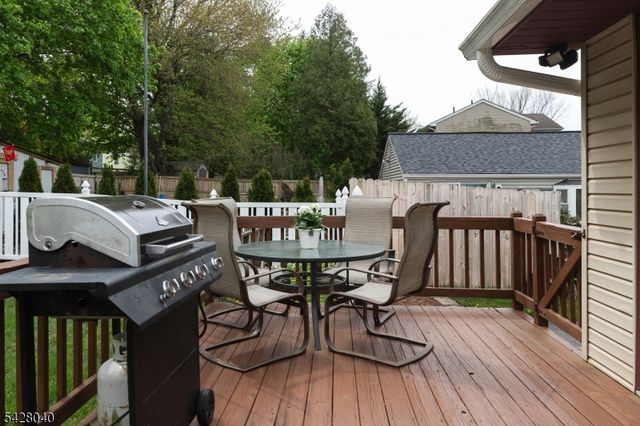 27 E Shore Trl, Hardyston Twp., NJ 07460