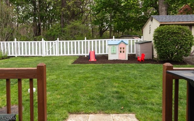 27 E Shore Trl, Hardyston Twp., NJ 07460