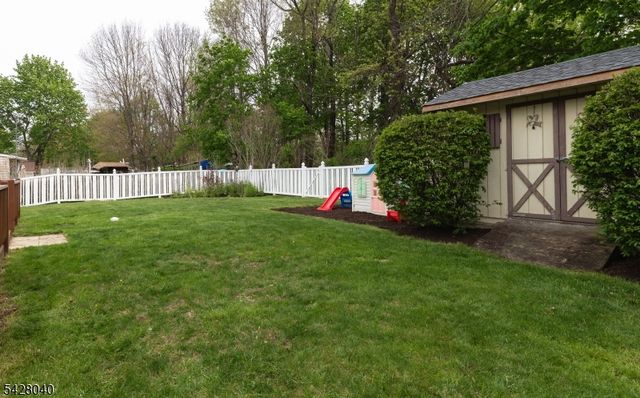 27 E Shore Trl, Hardyston Twp., NJ 07460