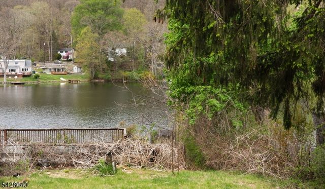 27 E Shore Trl, Hardyston Twp., NJ 07460