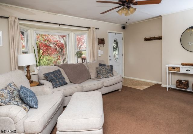 27 E Shore Trl, Hardyston Twp., NJ 07460