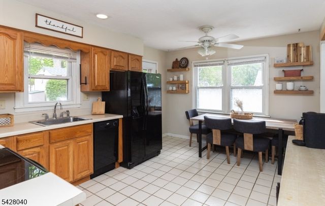 27 E Shore Trl, Hardyston Twp., NJ 07460