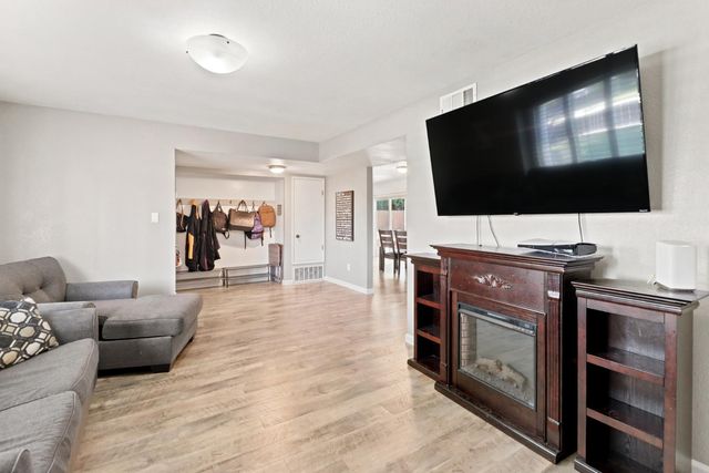 1191 Syracuse Way, Sacramento, CA 95833