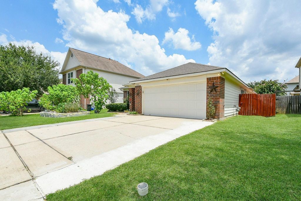 5818 Turmeric Drive, Baytown, TX 77521