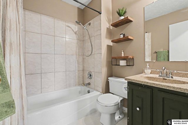 2104 N 143 Avenue, Omaha, NE 68164