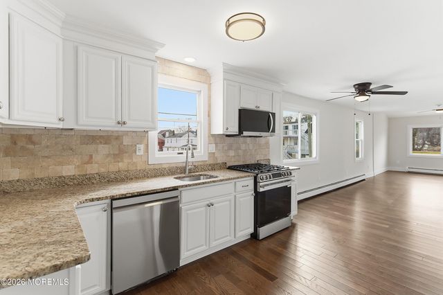 11 Cheerful Place, Highlands, NJ 07732