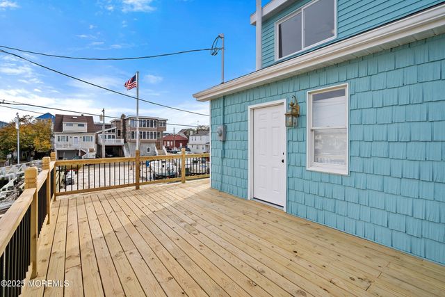 11 Cheerful Place, Highlands, NJ 07732