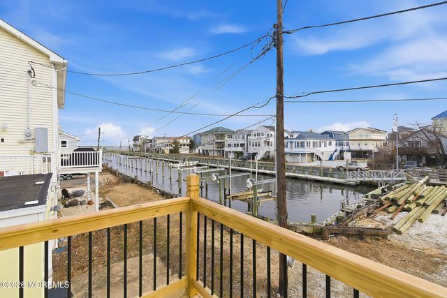 11 Cheerful Place, Highlands, NJ 07732