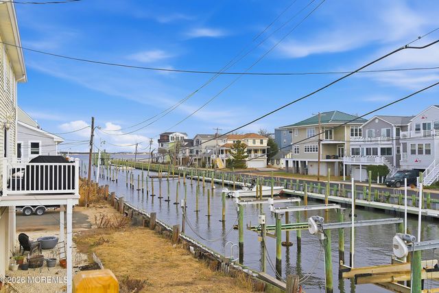 11 Cheerful Place, Highlands, NJ 07732