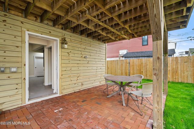 11 Cheerful Place, Highlands, NJ 07732