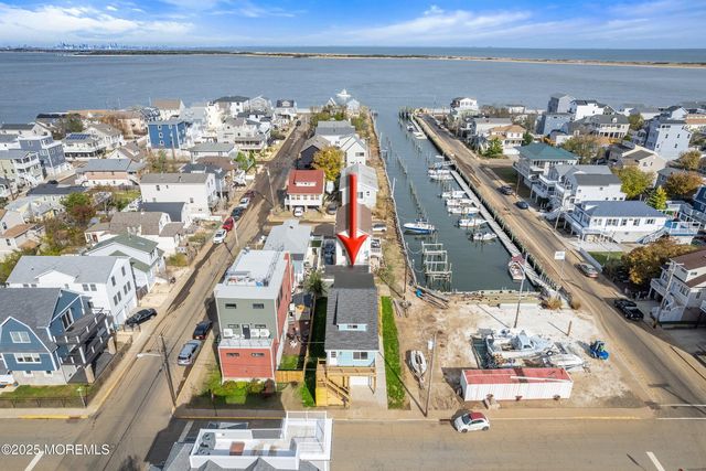 11 Cheerful Place, Highlands, NJ 07732