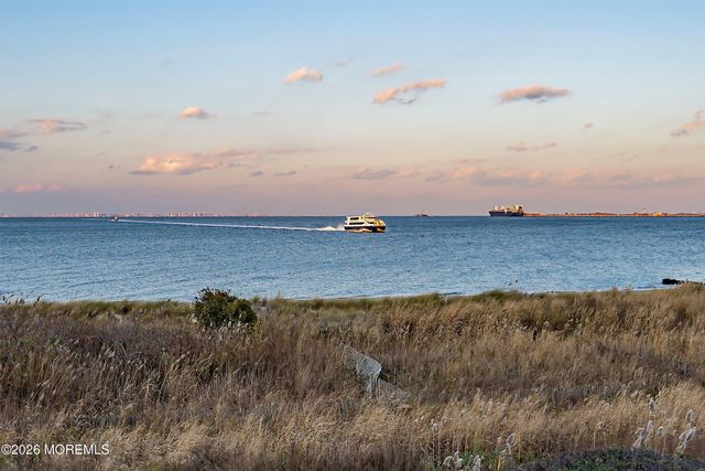 11 Cheerful Place, Highlands, NJ 07732