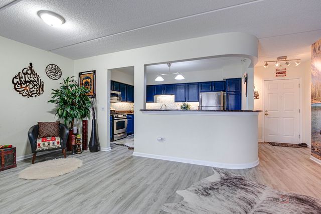 7450 Lincoln Avenue 501, Skokie, IL 60076