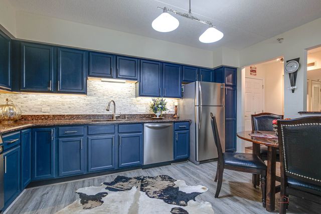 7450 Lincoln Avenue 501, Skokie, IL 60076