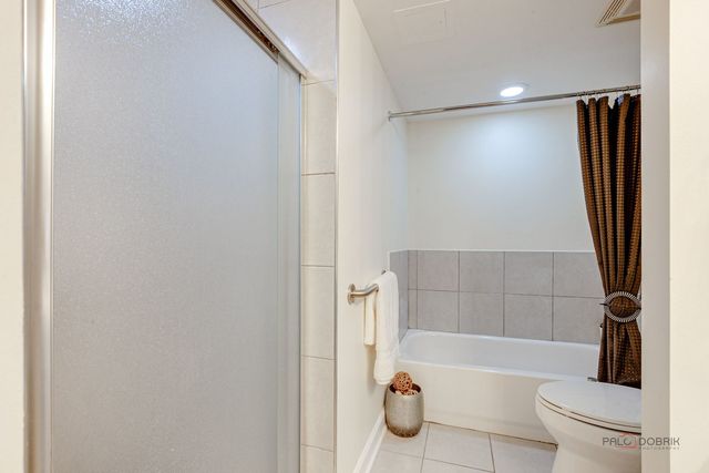 7450 Lincoln Avenue 501, Skokie, IL 60076