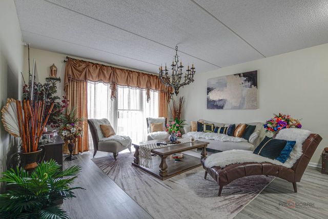 7450 Lincoln Avenue 501, Skokie, IL 60076