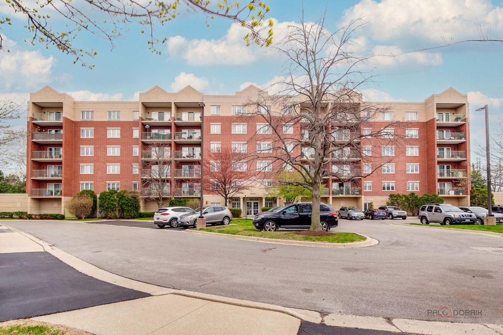 7450 Lincoln Avenue 501, Skokie, IL 60076
