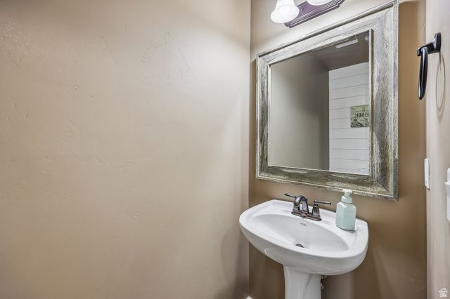 5129 S 3450 W, Roy, UT 84067