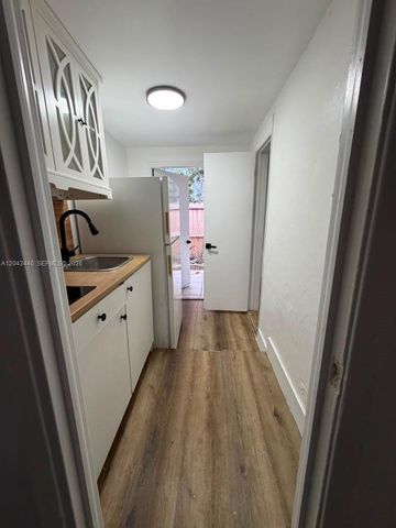 2137 NW 1st Terrace Back, Miami, FL 33125