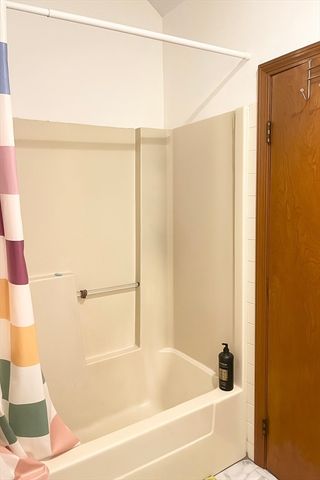 345 Park Ave 3R, Worcester, MA 01610