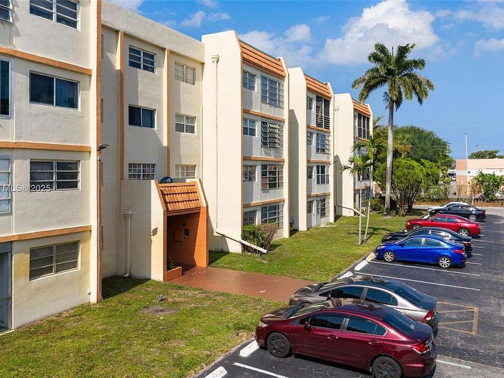 2451 NW 41st Avenue 307, Lauderhill, FL 33313