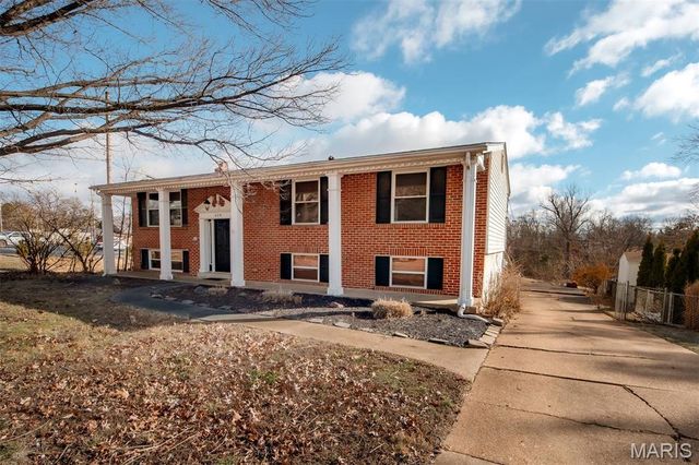 624 Sandy Oak Drive, Manchester, MO 63021