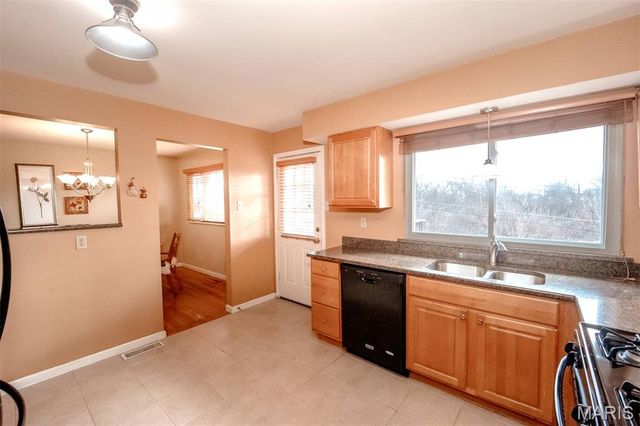 624 Sandy Oak Drive, Manchester, MO 63021