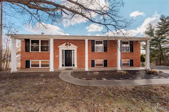 624 Sandy Oak Drive, Manchester, MO 63021