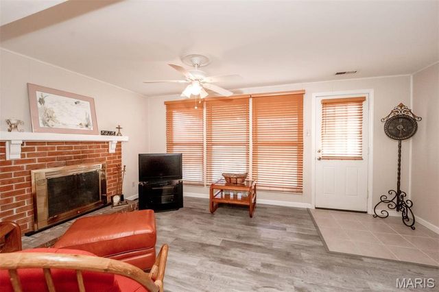 624 Sandy Oak Drive, Manchester, MO 63021