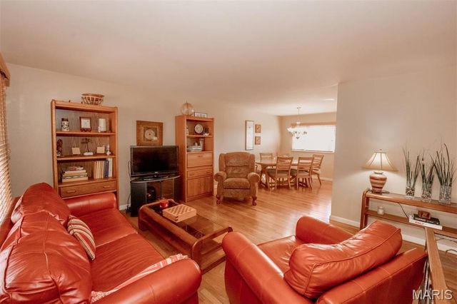 624 Sandy Oak Drive, Manchester, MO 63021