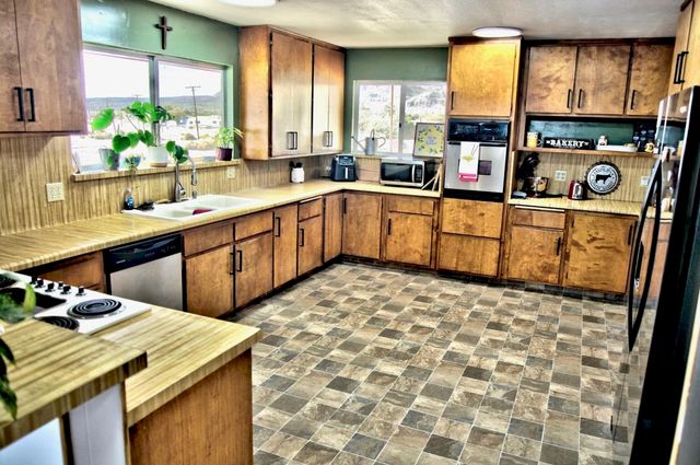 111 Marseille Lane, Thermal, CA 92274