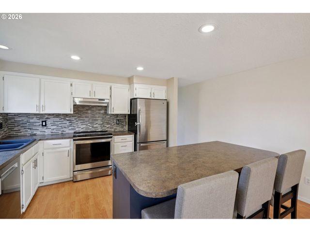 1030 Nw RACHEL St, Hillsboro, OR 97124