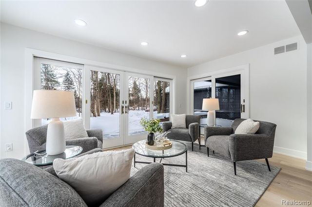 22959 Bristol Court, Bingham Farms, MI 48025