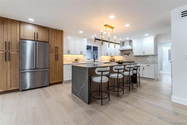 22959 Bristol Court, Bingham Farms, MI 48025