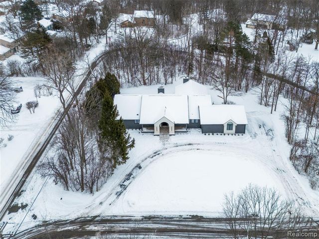 22959 Bristol Court, Bingham Farms, MI 48025